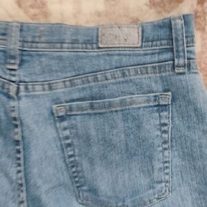 Lee Women's 12 Short Light Blue Straight Leg Medium Light Wash Denim Jeans